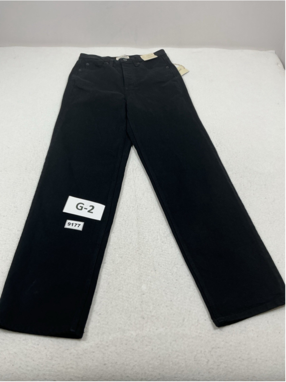 Womans NWT Universal Thread Straight High Rise Black Jeans Size 4